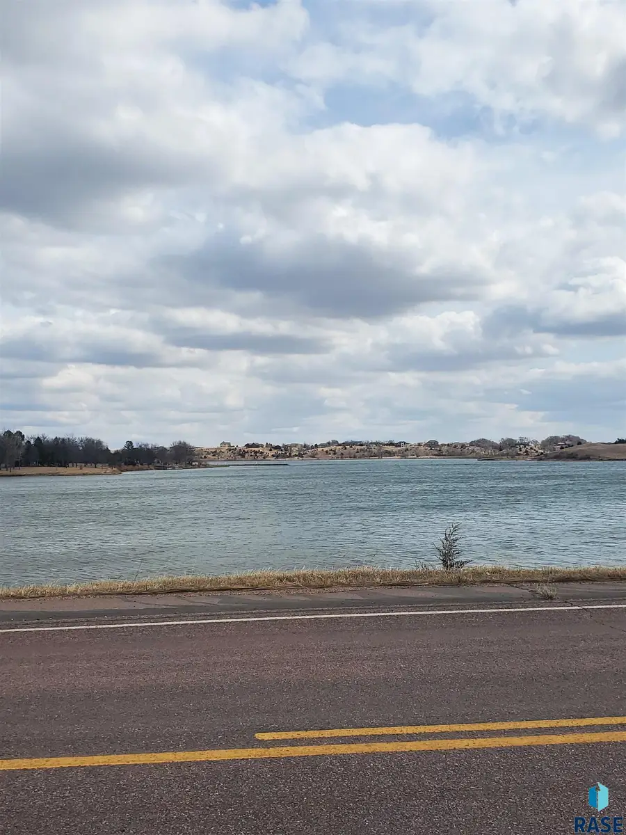 26166 E Sunset Ct, Canistota, SD 57012 - #2