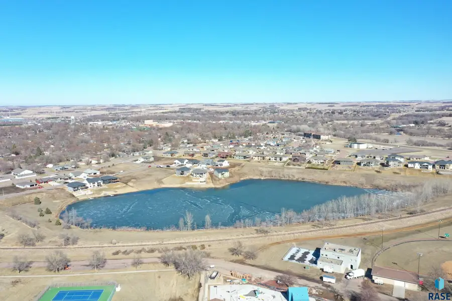 607 E Lakeview Dr, Brandon, SD 57005 - #3