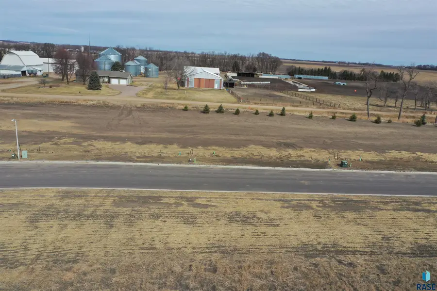 442 Harter Dr, Madison, SD 57042 - #2