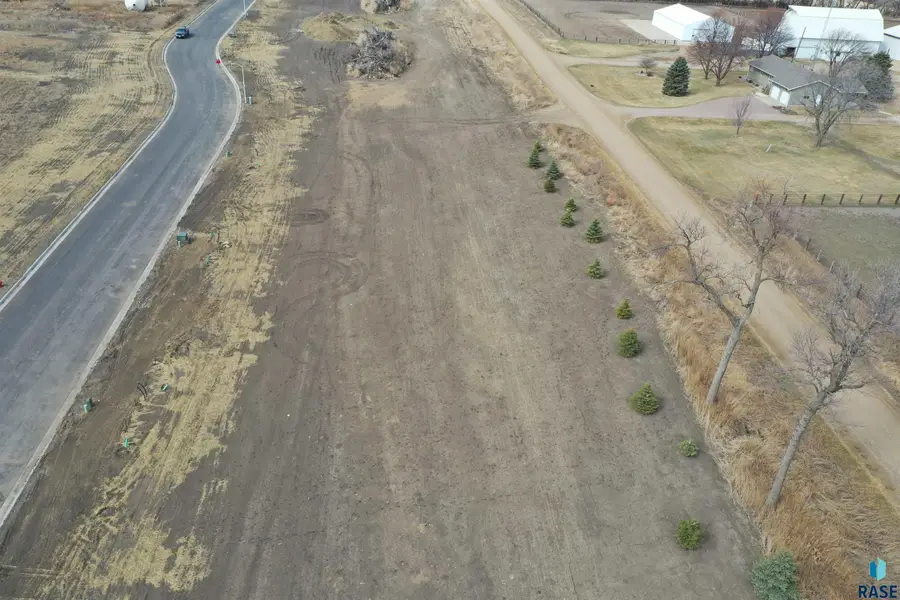 512 Harter Dr, Madison, SD 57042 - #3