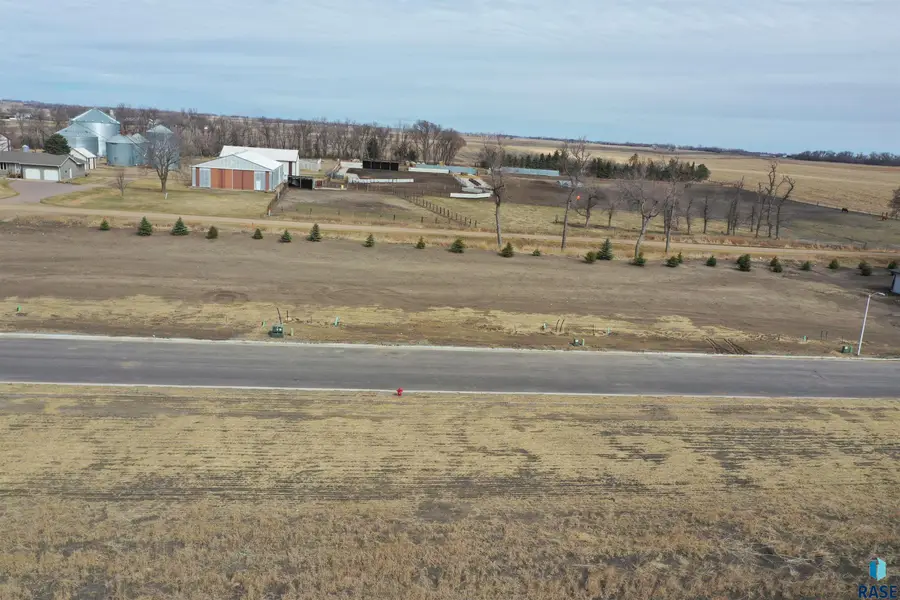 522 Harter Dr, Madison, SD 57042 - #2