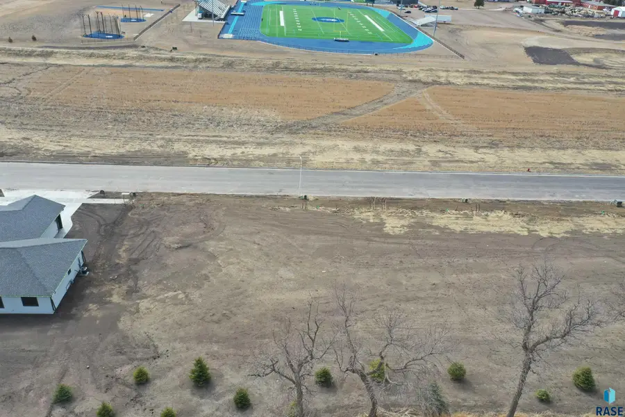 612 Harter Dr, Madison, SD 57042 - #2