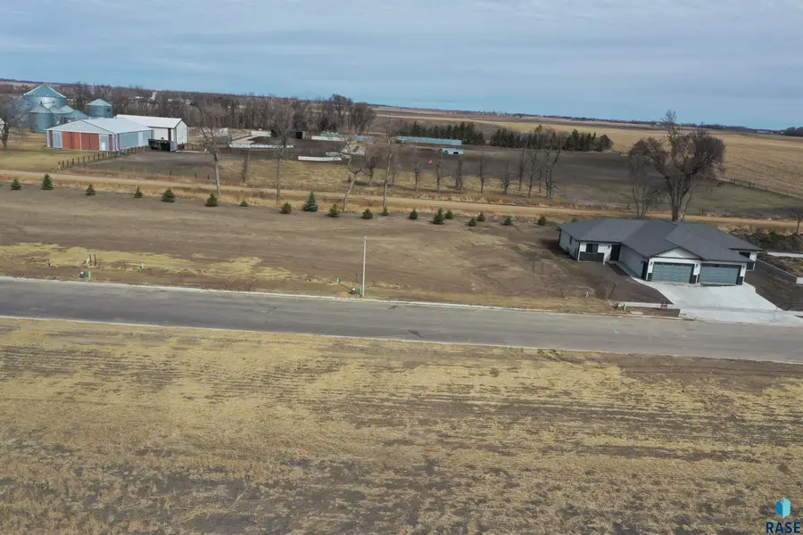 612 Harter Dr, Madison, SD 57042 - #3