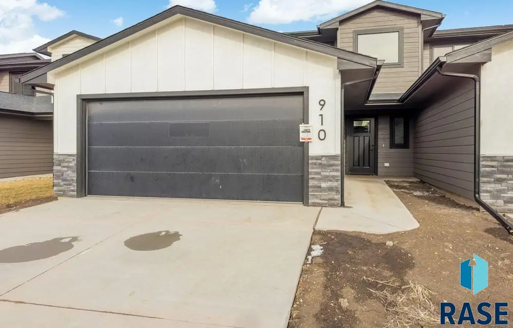 920 E Wayne Pl, Tea, SD 57064 - #1
