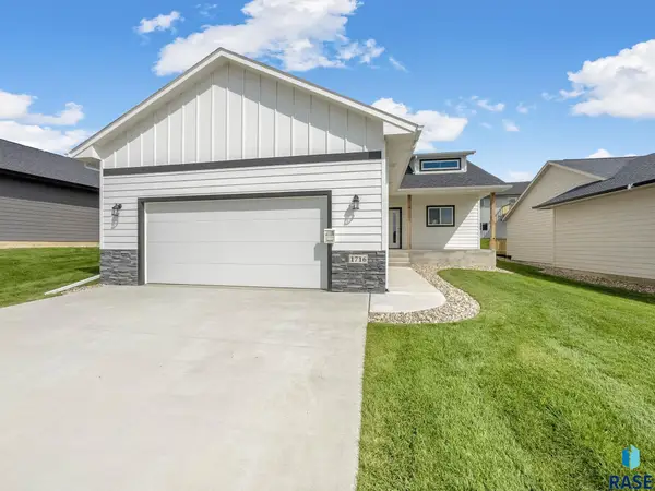 1716 N Concord Dr, Sioux Falls, SD 57110