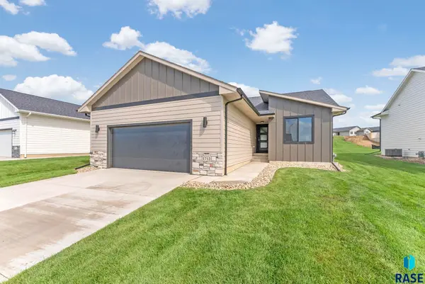 1712 N Concord Dr, Sioux Falls, SD 57110