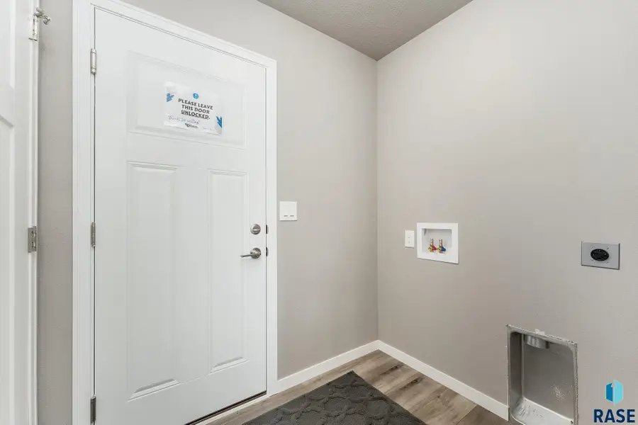 1712 N Concord Dr, Sioux Falls, SD 57110 - #3