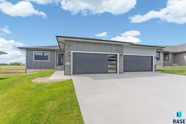 1721 N Concord Dr, Sioux Falls, SD 57110