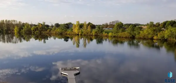 513 E Lakeview Dr, Brandon, SD 57005