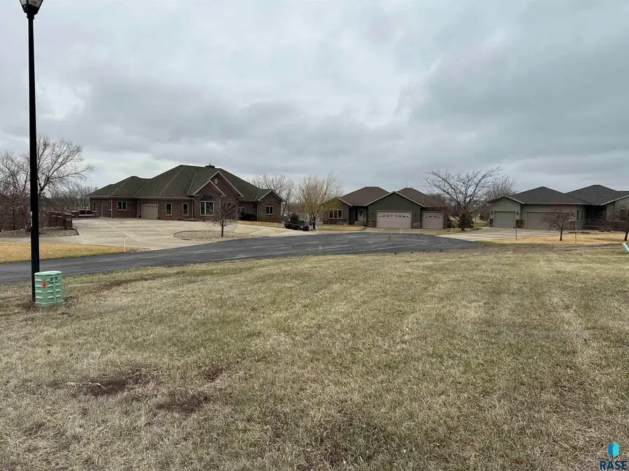 165 Golf View Cir, Wentworth, SD 57075 - #2