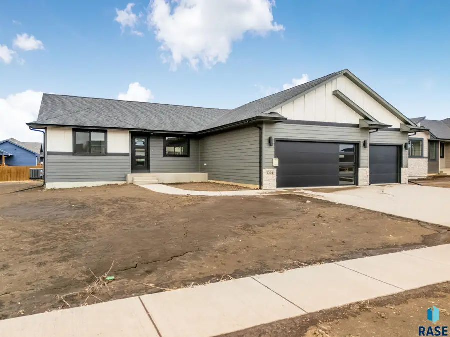 1301 Poplar Ave, Tea, SD 57064 - #2