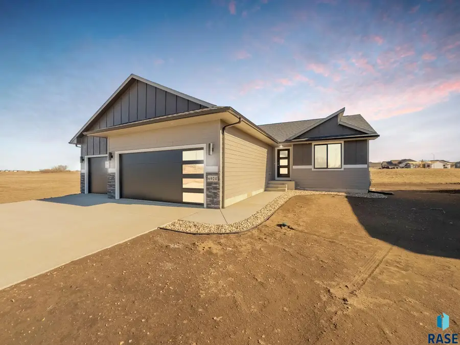 1320 Poplar Ave, Tea, SD 57064 - #2