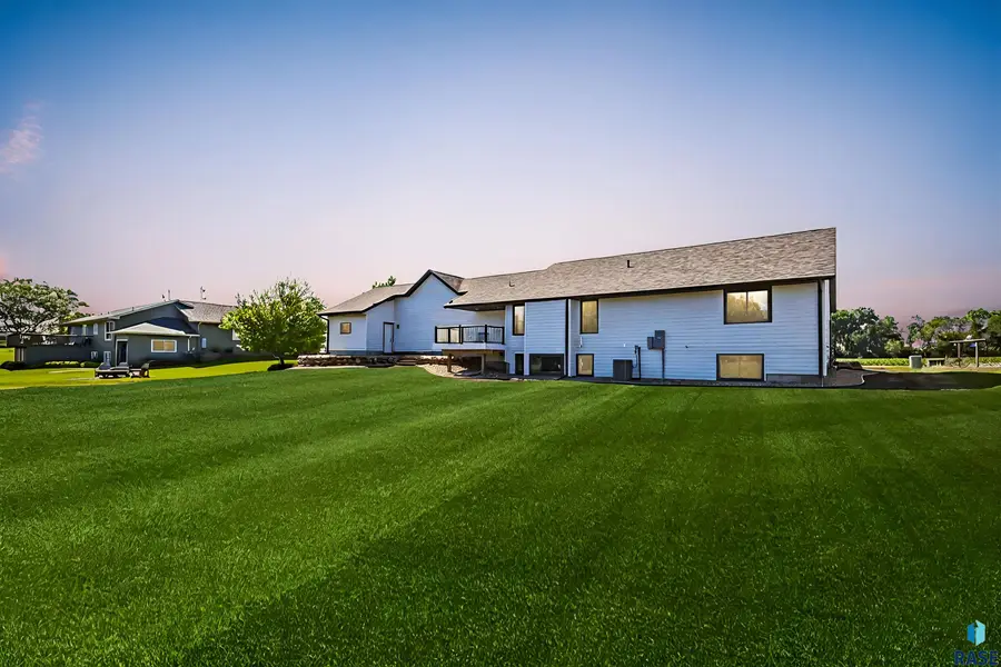 104 Silver Creek Dr, Wentworth, SD 57075 - #2