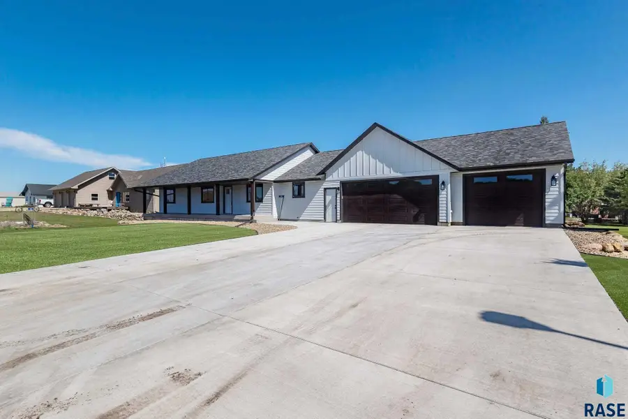 104 Silver Creek Dr, Wentworth, SD 57075 - #3