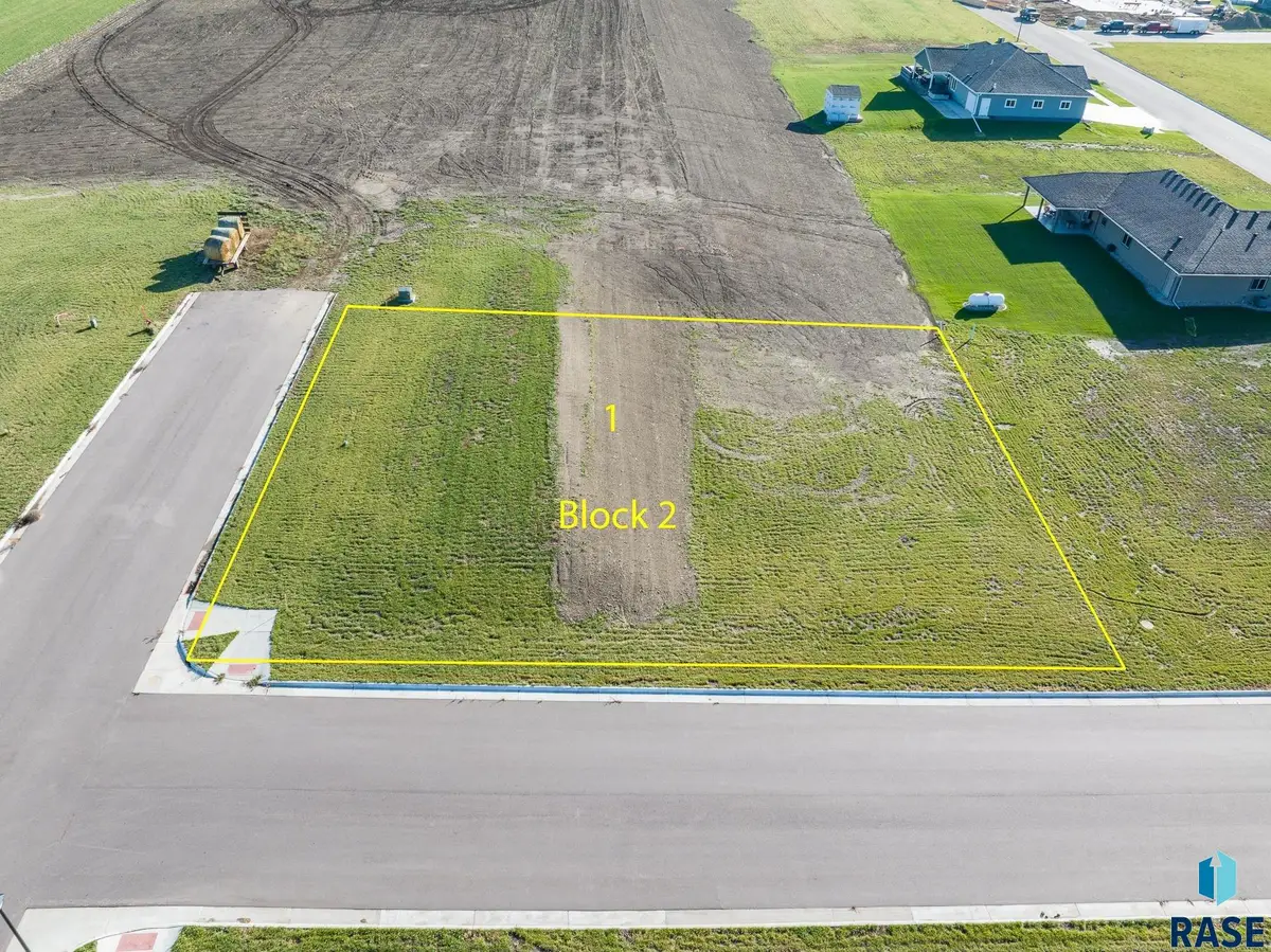 1303 Willard Ln, Larchwood, IA 51241 - #1