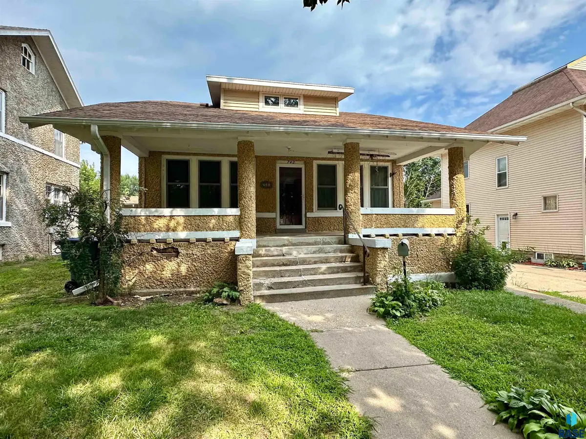 742 N Freeman Ave, Luverne, MN 56156 - #1