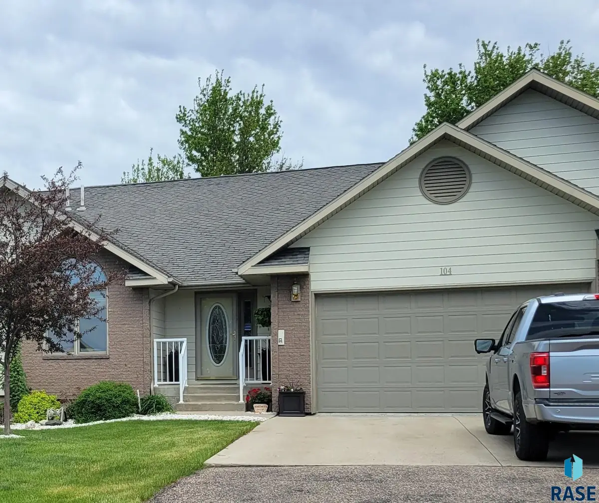 104 Lake Dr, Wentworth, SD 57075 - #1