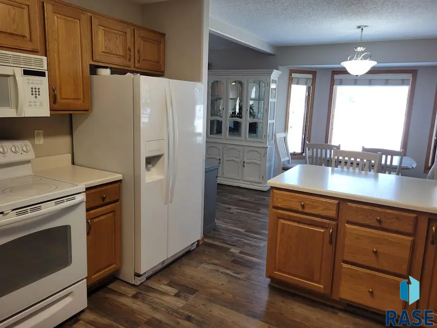 104 Lake Dr, Wentworth, SD 57075 - #2