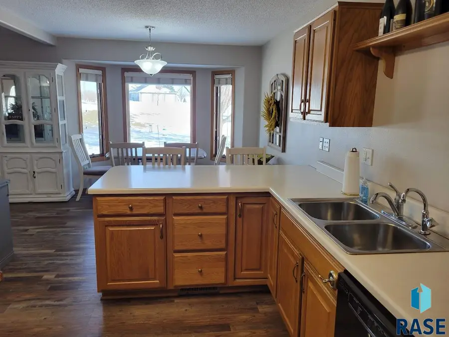 104 Lake Dr, Wentworth, SD 57075 - #3