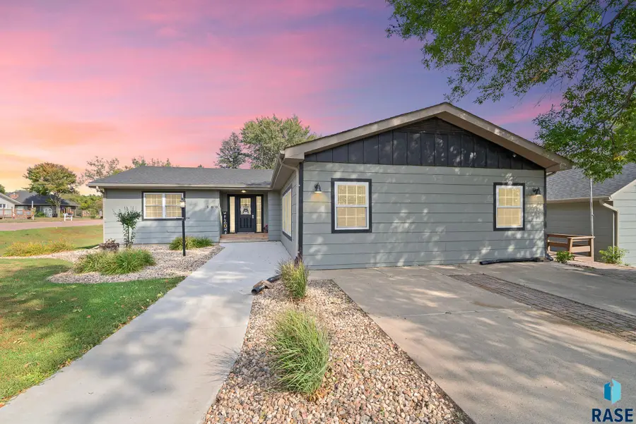 300 S Park Ave, Colton, SD 57018 - #2