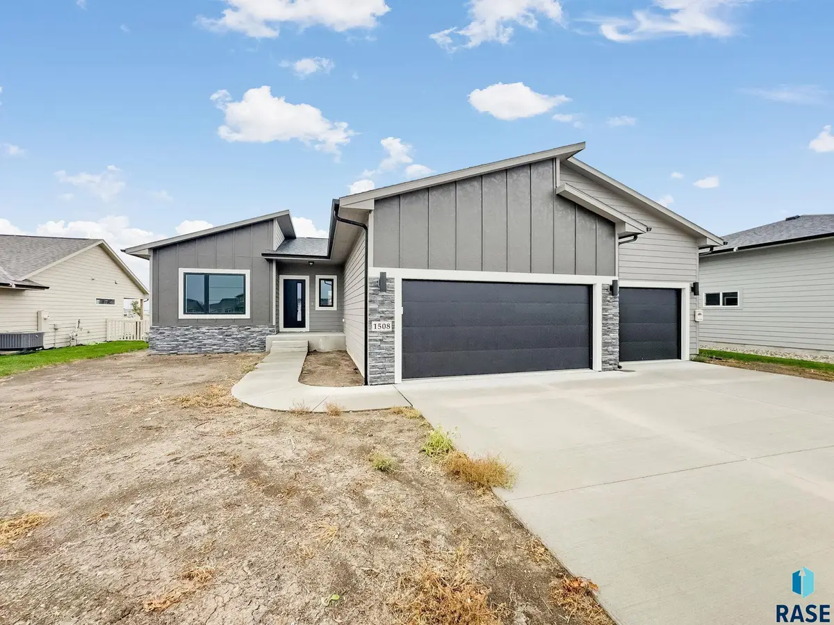 1508 S Kathryn Ave, Sioux Falls, SD 57106 - #1