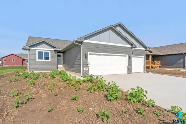 809 N Main St, Lennox, SD 57039