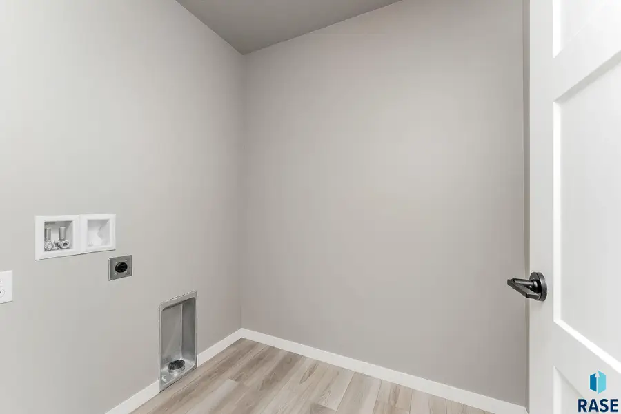 804 N Main St, Lennox, SD 57039 - #3