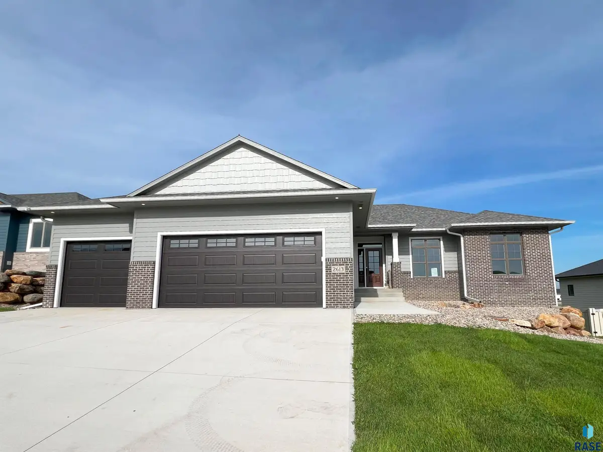2613 S Galena Ave, Sioux Falls, SD 57110 - #1