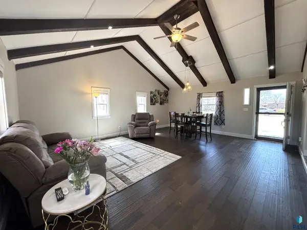 426 W 3rd St, Miller, SD 57362