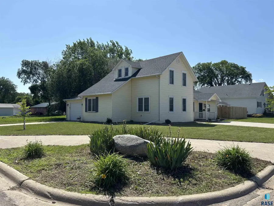426 W 3rd St, Miller, SD 57362 - #3