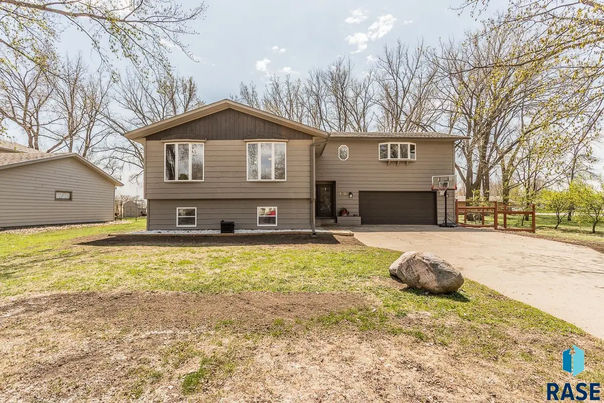 107 E Willow St, Beresford, SD 57004 - #1