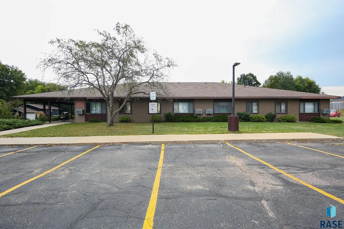 1411 E Rushmore Dr, Brandon, SD 57005 - #1