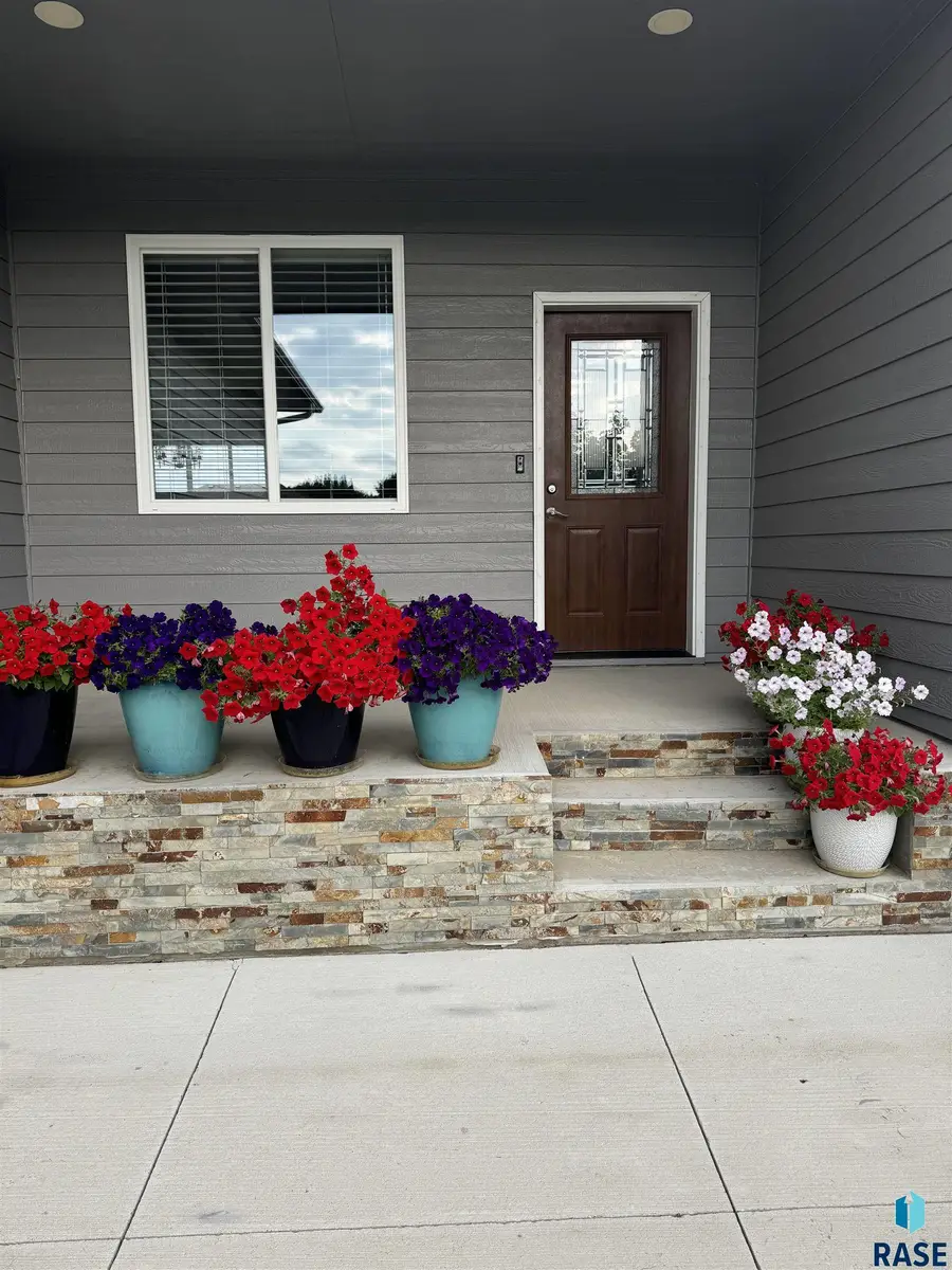1013 N Danielle Dr, Sioux Falls, SD 57103 - #3