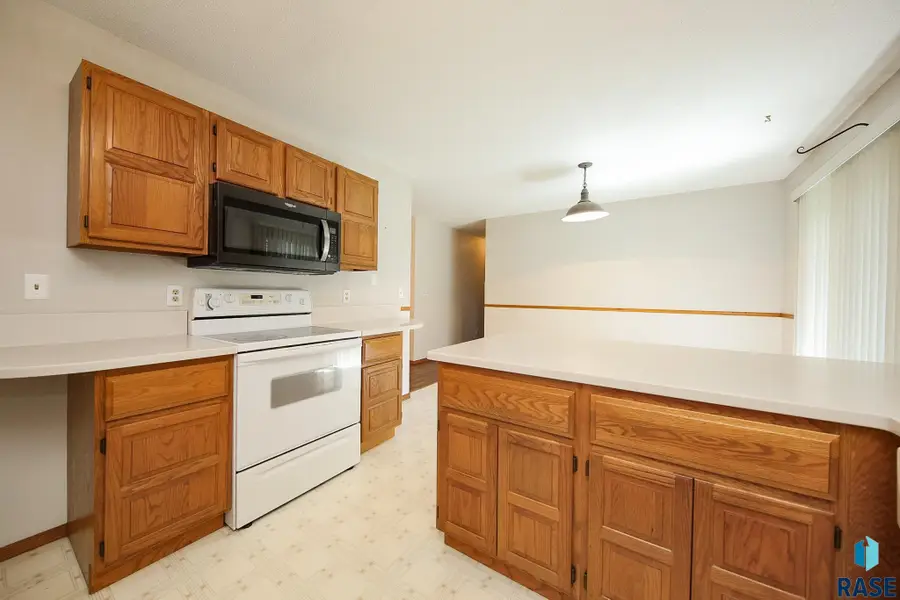 4301 E 19th St, Sioux Falls, SD 57103 - #2