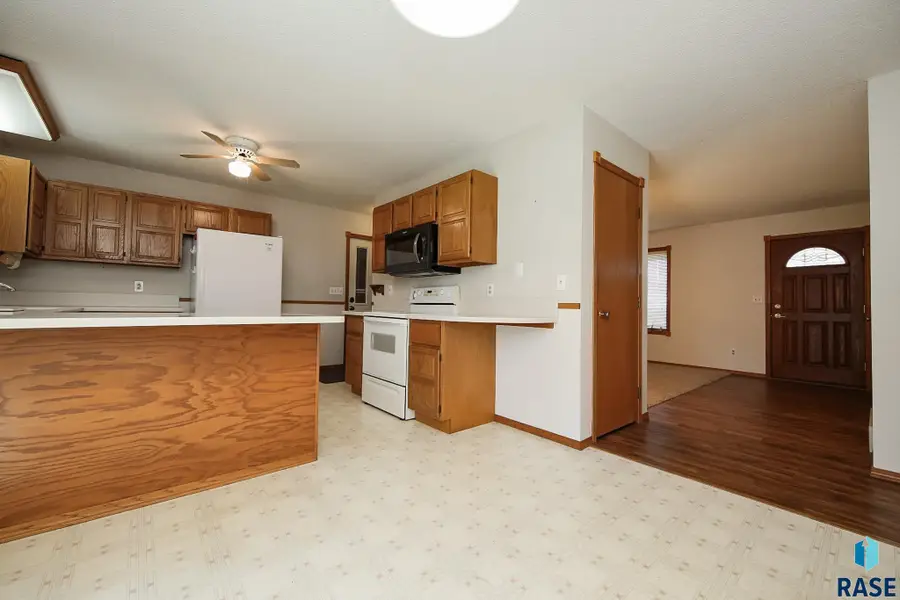4301 E 19th St, Sioux Falls, SD 57103 - #3