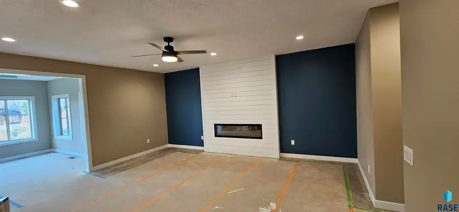 2403 E Joshua Cir, Sioux Falls, SD 57108 - #2