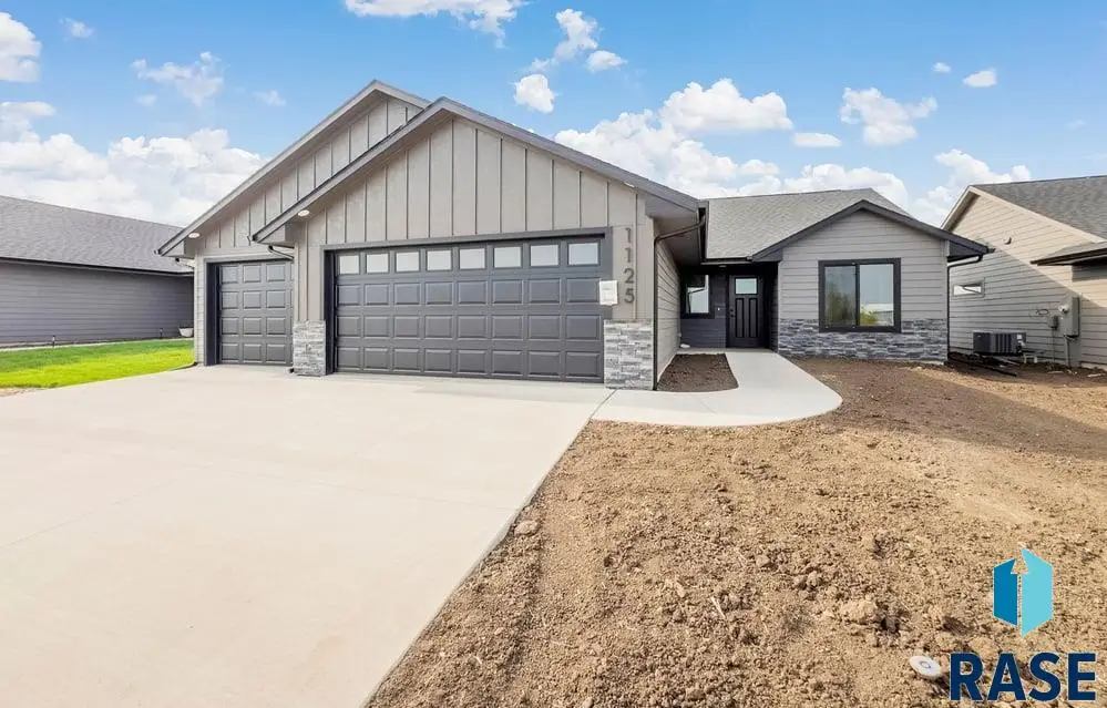 1125 E Wayne Pl, Tea, SD 57064 - #1