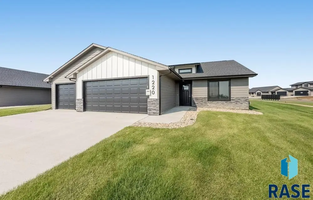 1220 E Dutch St, Tea, SD 57064 - #1