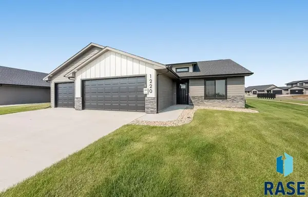 1220 E Dutch St, Tea, SD 57064