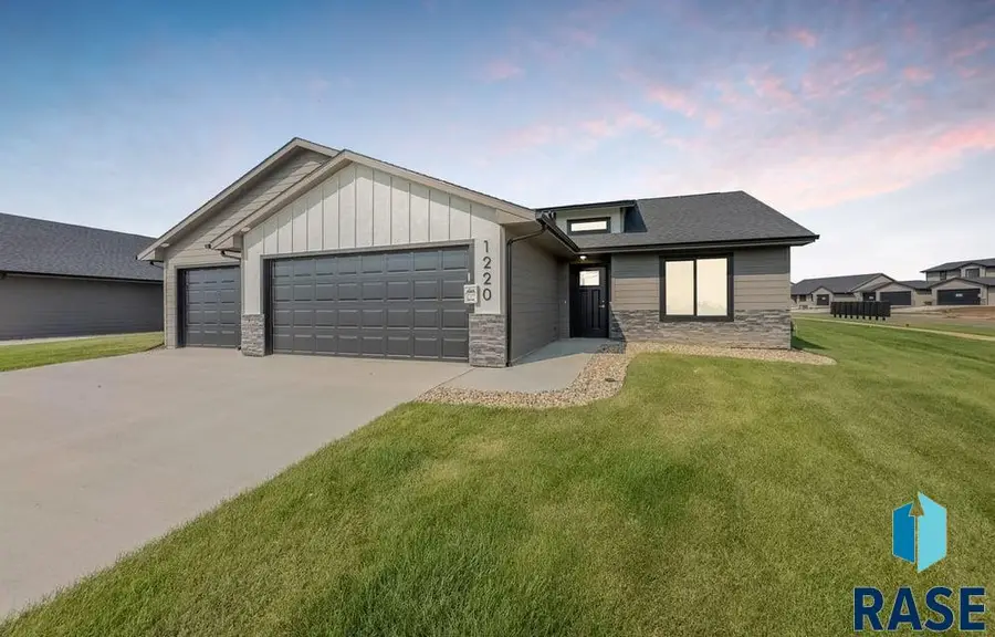 1220 E Dutch St, Tea, SD 57064 - #2