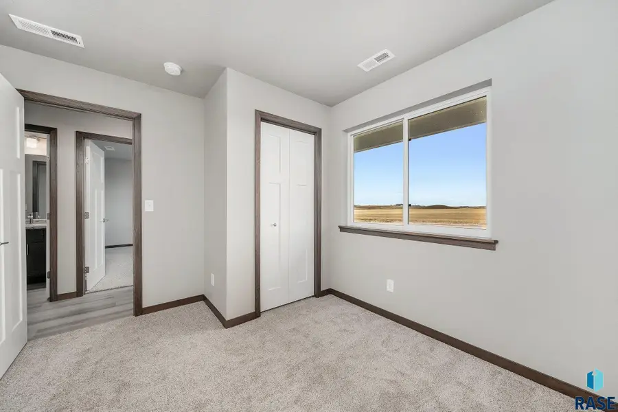 6717 E Thimbleweed St, Sioux Falls, SD 57110 - #3