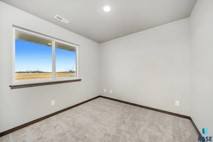 6721 E Thimbleweed St, Sioux Falls, SD 57110 - #2