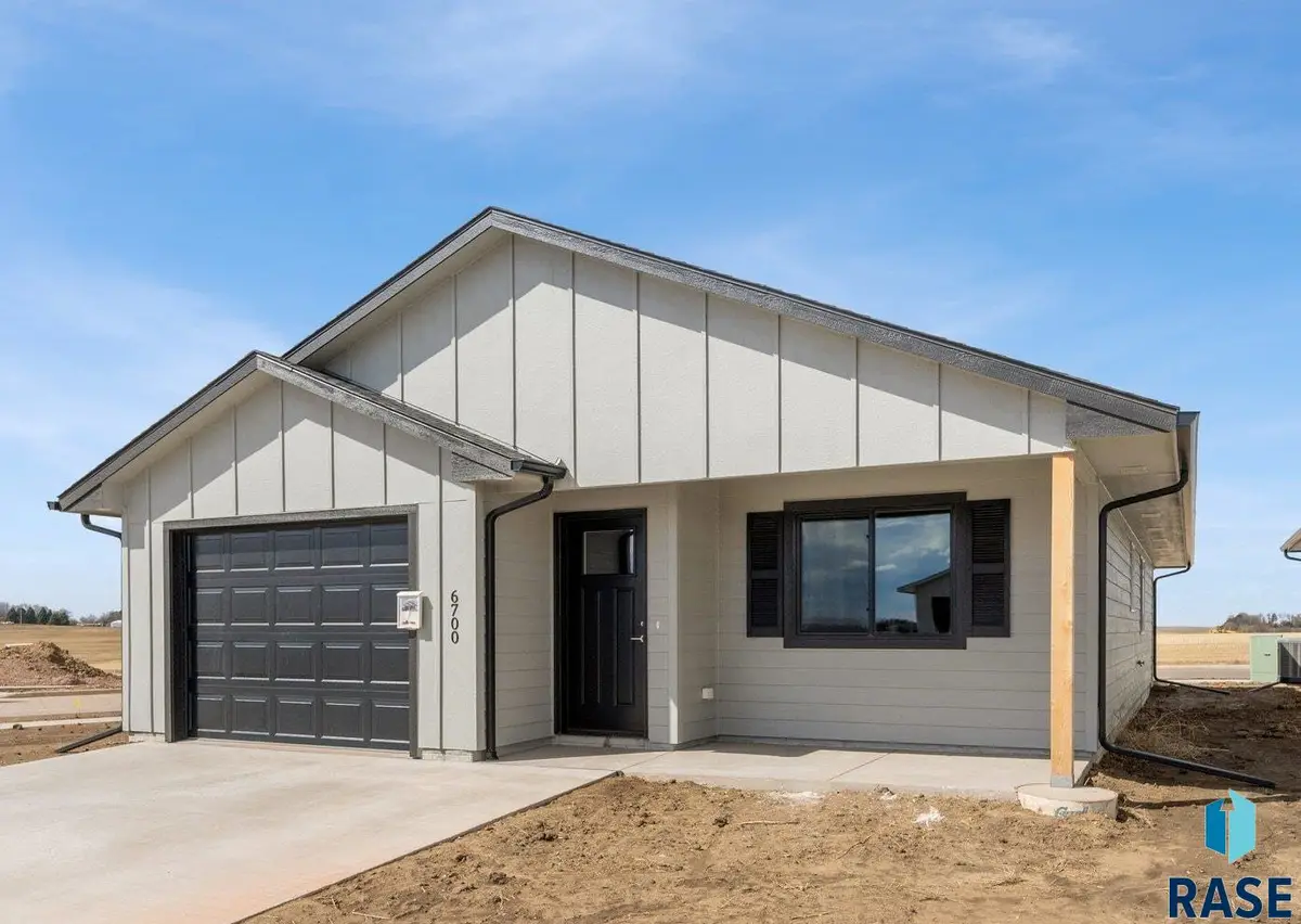 1612 N Tina Dr, Sioux Falls, SD 57110 - #1