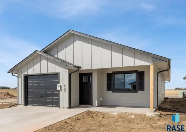 1612 N Tina Dr, Sioux Falls, SD 57110