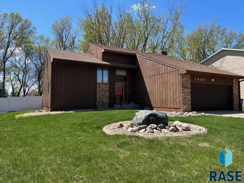 1433 Pebble Beach Rd, Mitchell, SD 57301 - #1