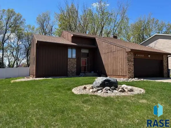 1433 Pebble Beach Rd, Mitchell, SD 57301