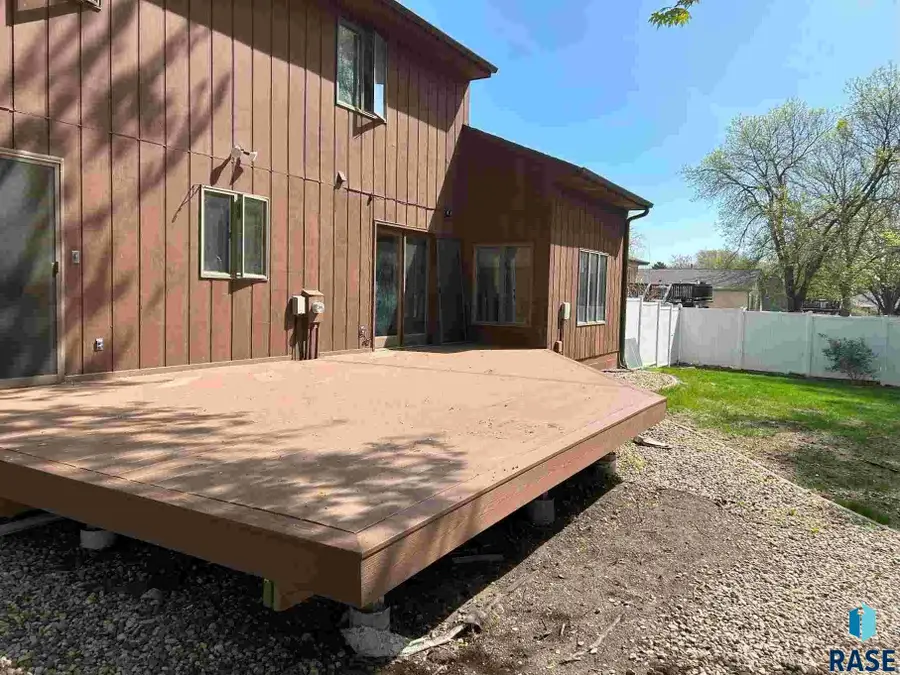 1433 Pebble Beach Rd, Mitchell, SD 57301 - #2