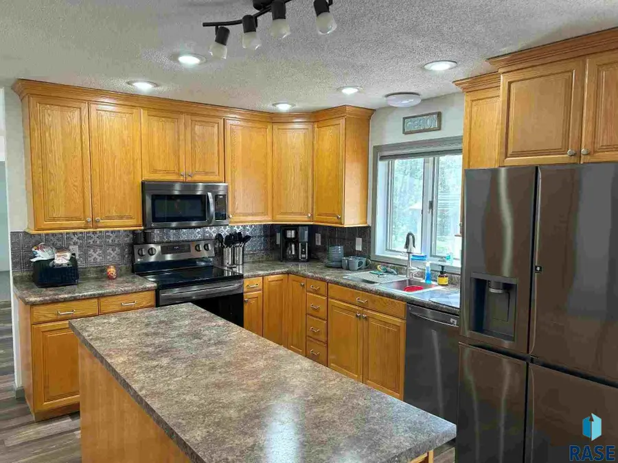 1433 Pebble Beach Rd, Mitchell, SD 57301 - #3