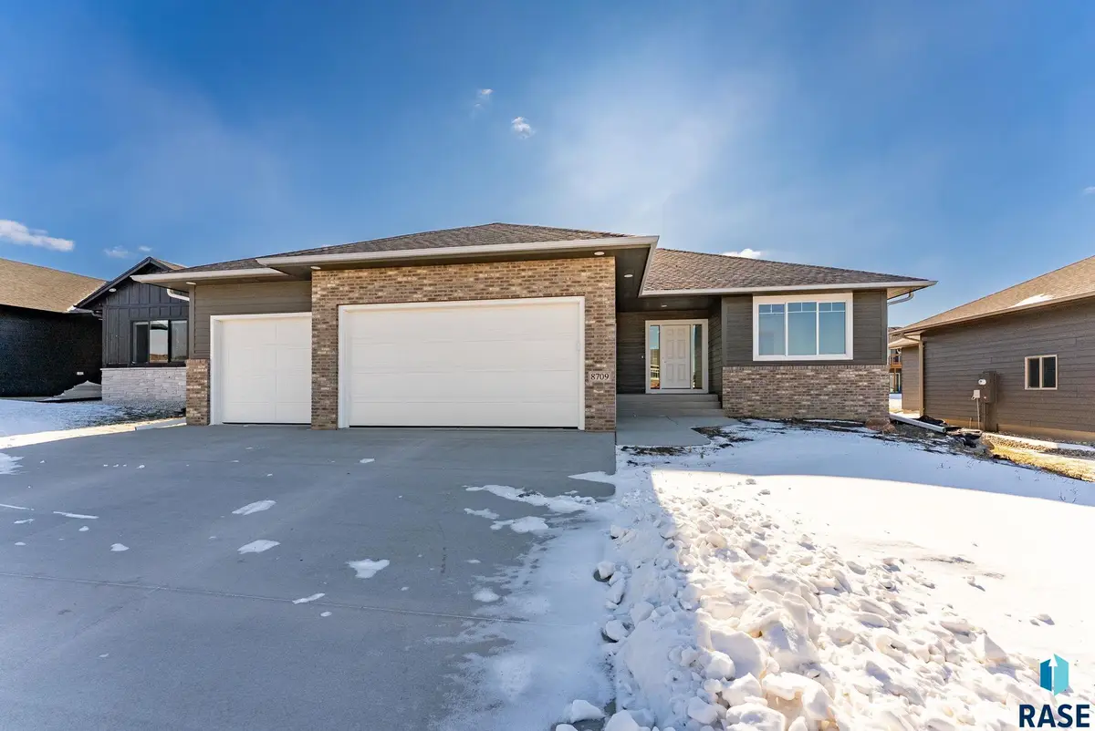 8709 W Rathburn St, Sioux Falls, SD 57106 - #1