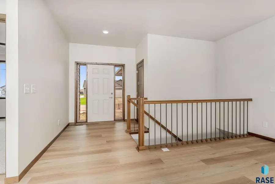 8709 W Rathburn St, Sioux Falls, SD 57106 - #3